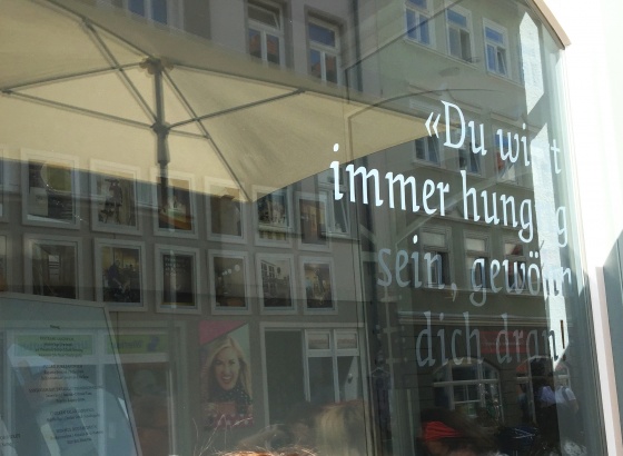 Mimi-K-Kaffee-Schaufenster.jpg